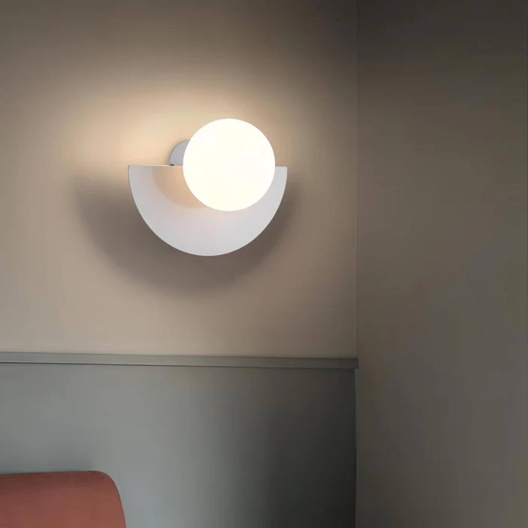 Künstlerische Designerlampe im skandinavischen Stil