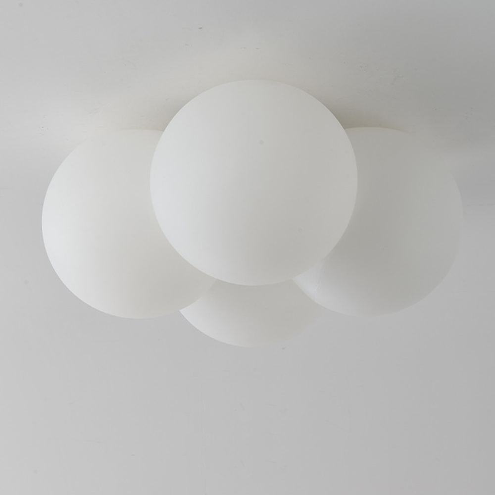 Weiße Deckenleuchte mit Wolken- und Blasendesign