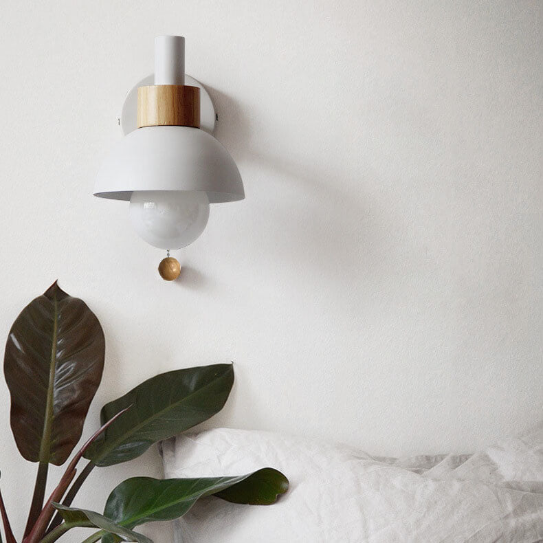 Moderne bunte Wandlampe im skandinavischen Stil