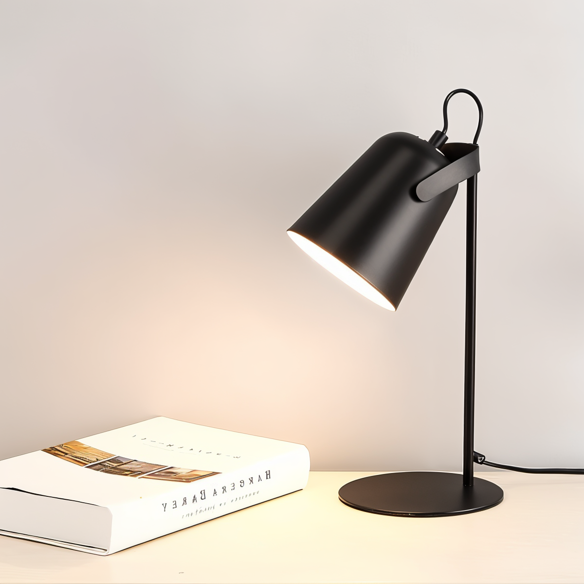 Bunte Schreibtischlampe im skandinavischen Stil – Trendiges Accessoire für jeden Schreibtisch