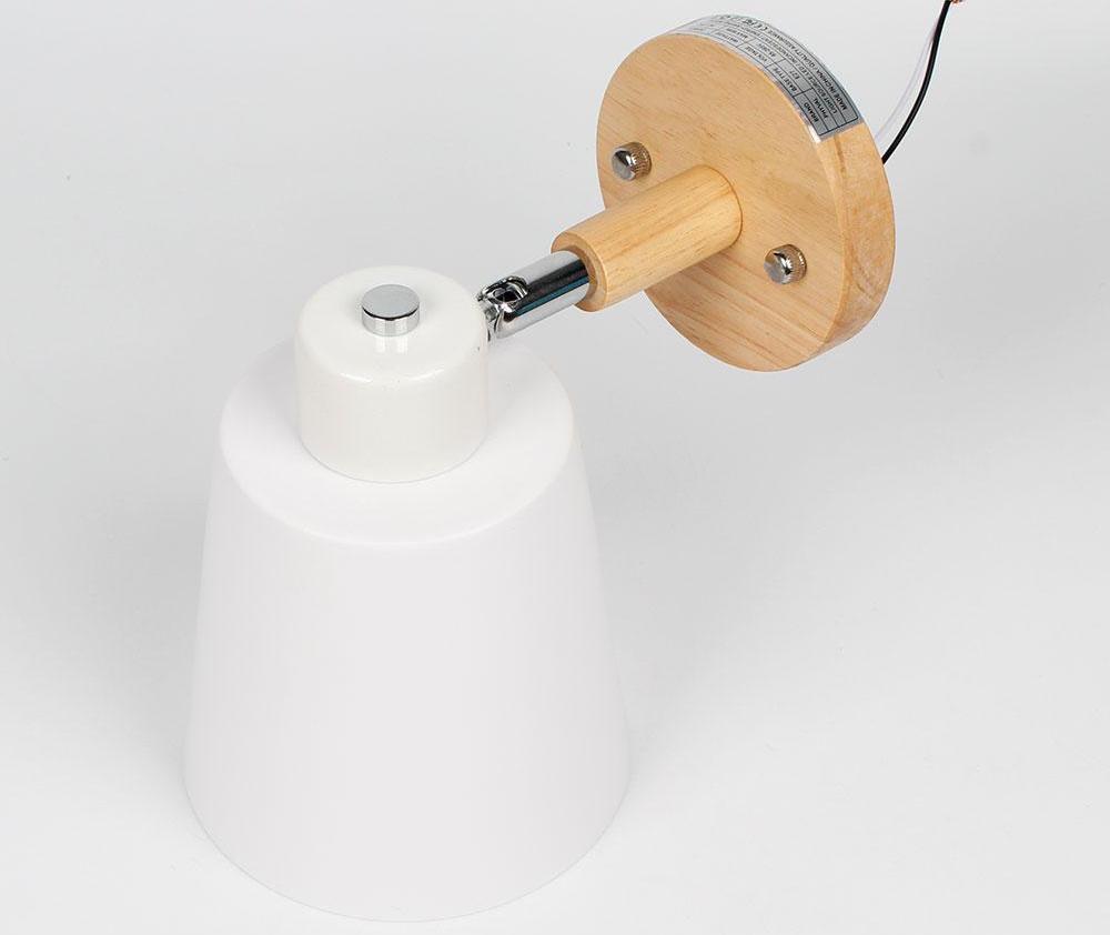 Skandinavische Wandlampe aus Eisen und Holz