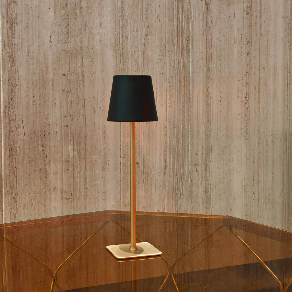 Lio – Dimmbare Akku-Tischlampe für Innen und Außen