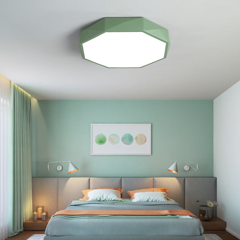 LED-Deckenlampe im modernen, abstrakten skandinavischen Stil