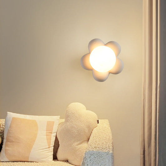 Moderne Keramik-Wandleuchte mit Holzdetail – Für Schlafzimmer und Wohnzimmer