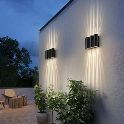 Moderne minimalistische Wandleuchte aus Aluminium und Acryl – LED – (2/4/6 Lichtquellen)