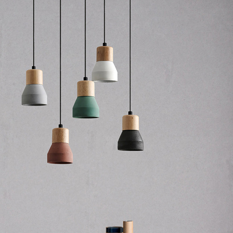 Moderne Hängeleuchte aus Zement und Holz im Industrial-Design