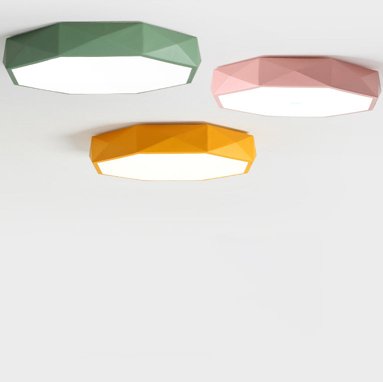 LED-Deckenlampe im modernen, abstrakten skandinavischen Stil