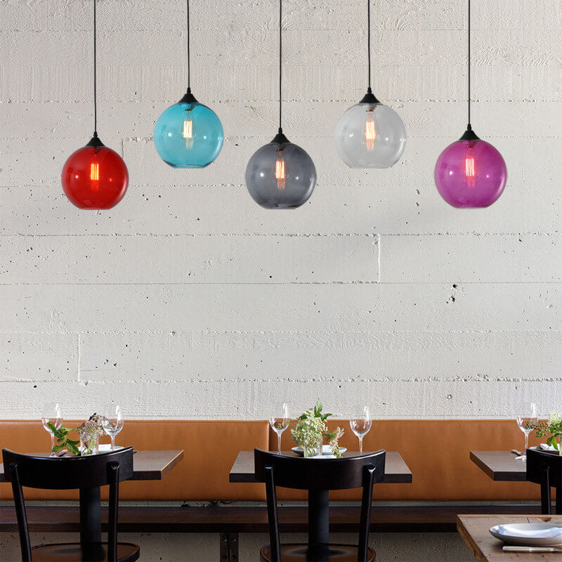 Moderne Glas-Pendelleuchte in mehreren Farben mit kugelförmigem Design