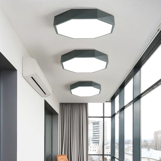 Moderne LED-Deckenleuchte im abstrakten skandinavischen Design