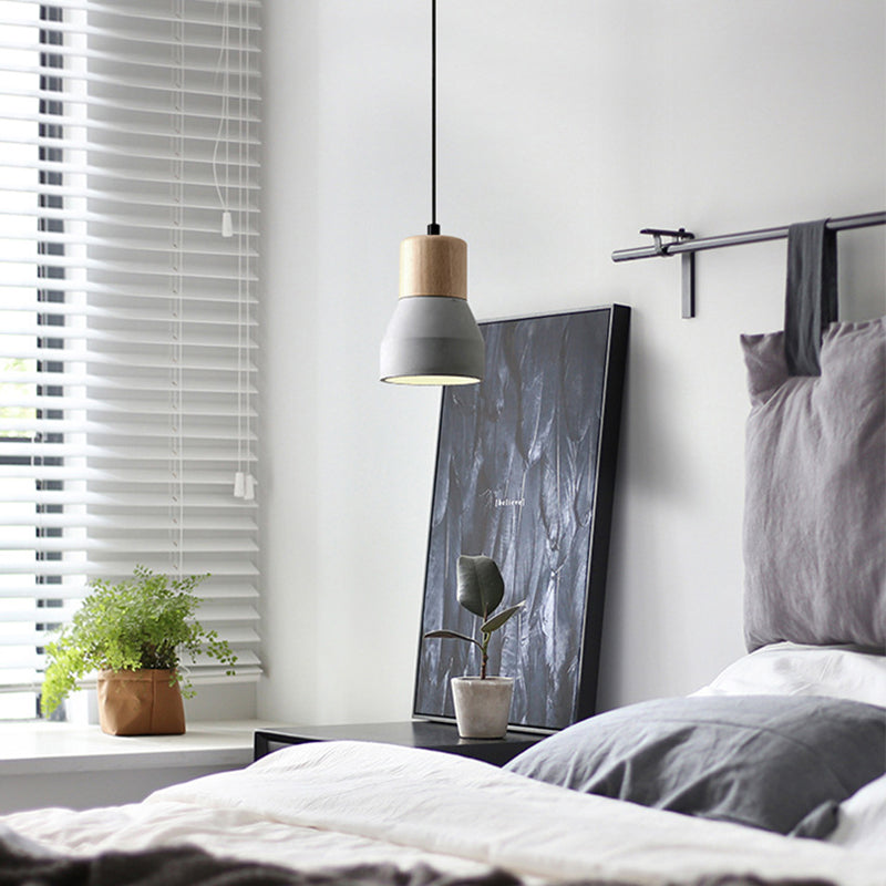 Moderne Hängeleuchte aus Zement und Holz im Industrial-Design