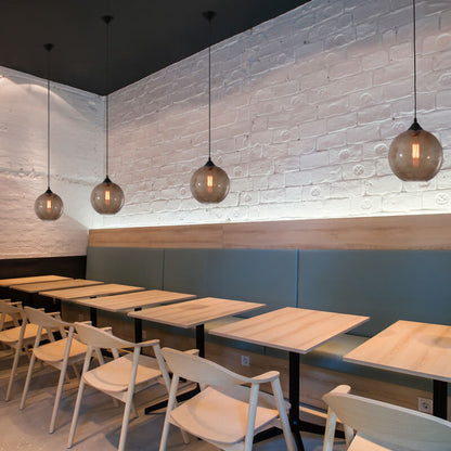 Moderne Glas-Pendelleuchte in mehreren Farben mit kugelförmigem Design