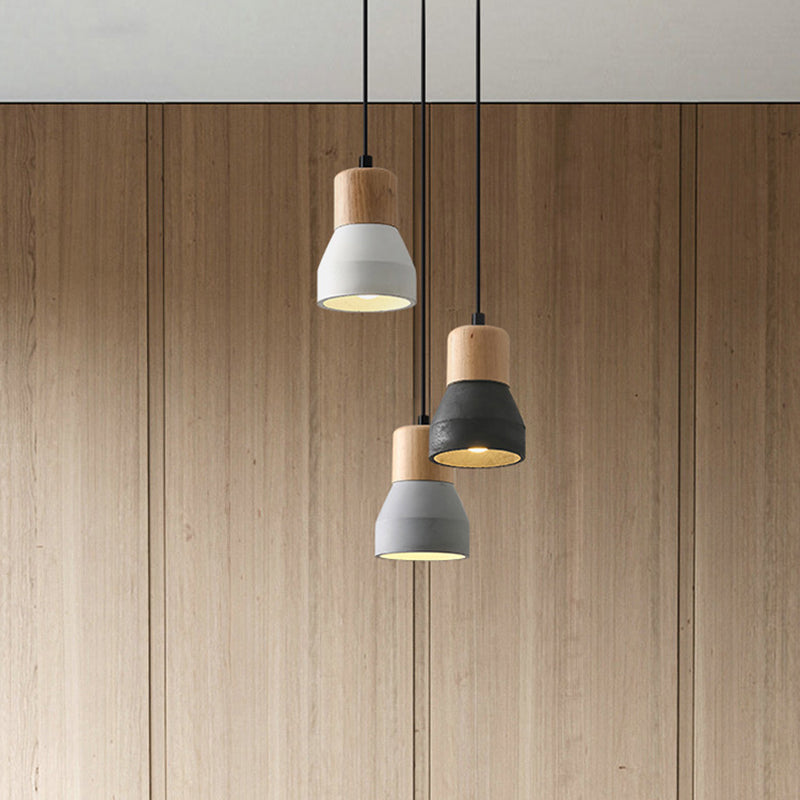 Moderne Hängeleuchte aus Zement und Holz im Industrial-Design