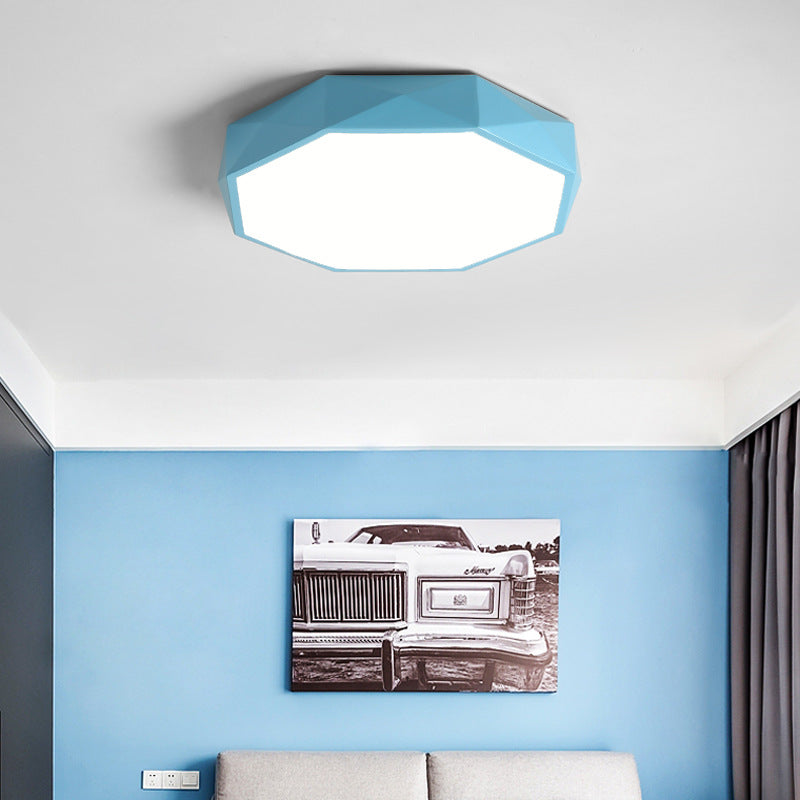 Moderne LED-Deckenleuchte im abstrakten skandinavischen Design