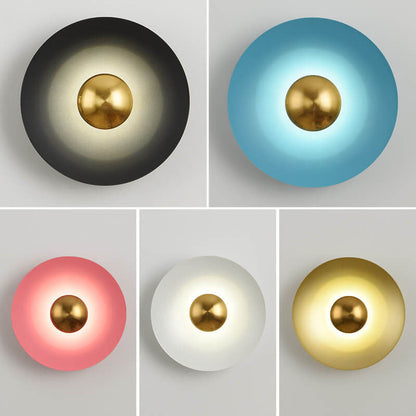 Moderne LED-Wandleuchte mit abstraktem Muster