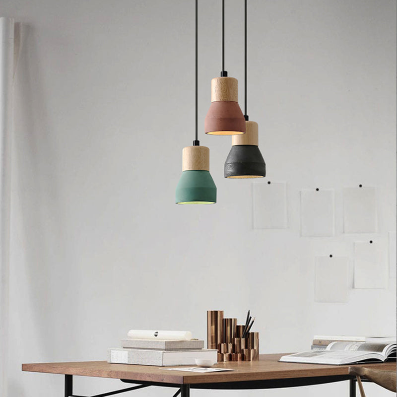 Moderne Hängeleuchte aus Zement und Holz im Industrial-Design