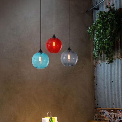 Moderne Glas-Pendelleuchte in mehreren Farben mit kugelförmigem Design