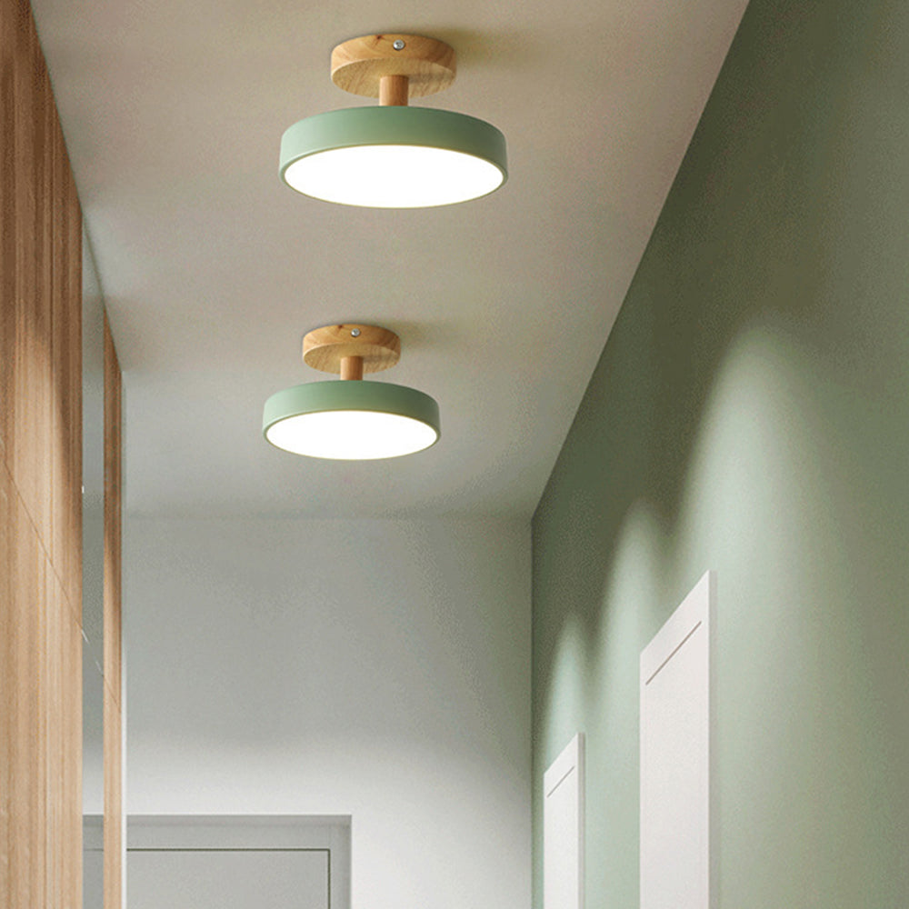 Skandinavische Deckenlampe mit Holzsockel – Dezentes Pastell-Design
