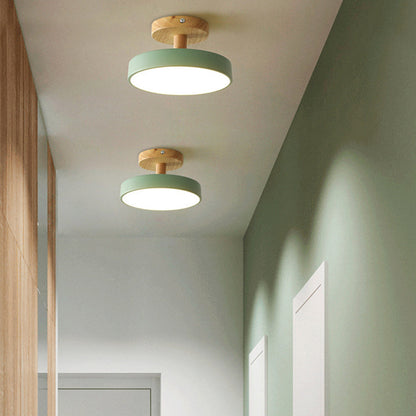 Skandinavische Deckenlampe mit Holzsockel – Dezentes Pastell-Design