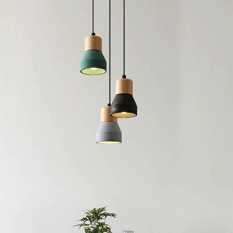 Moderne Hängeleuchte aus Zement und Holz im Industrial-Design