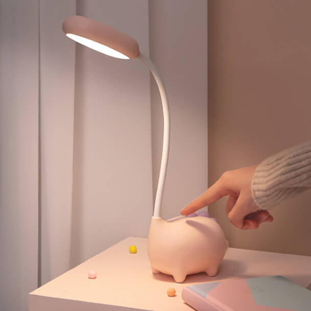 Stylische moderne Tischlampe mit integrierter LED und buntem Design