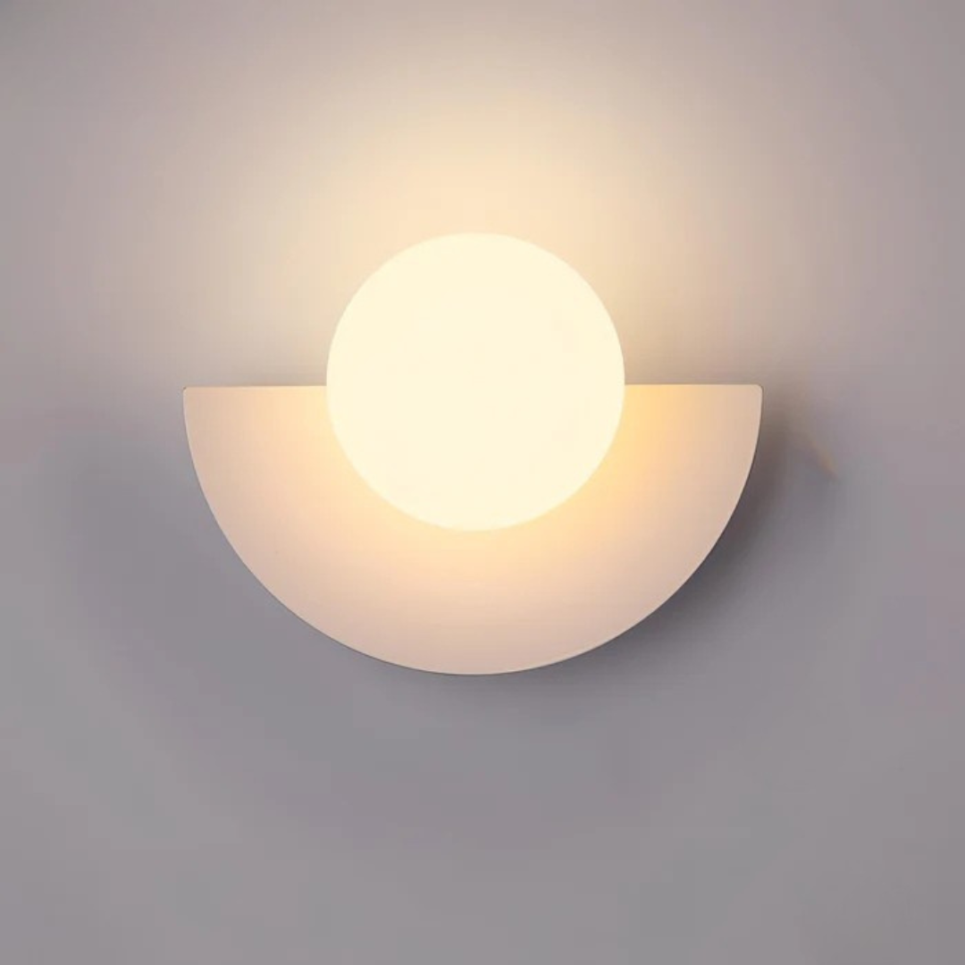 Künstlerische Designerlampe im skandinavischen Stil
