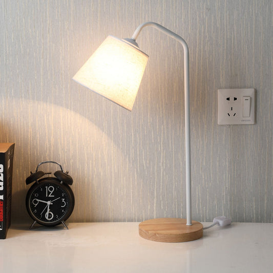Moderne Tischleuchte aus Leinen, Metall und Holz – integrierte LED mit USB/Stecker