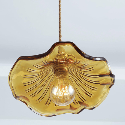 Elegante Glas-Hängelampe in Hibiskusblüten-Form mit stilvollem Design