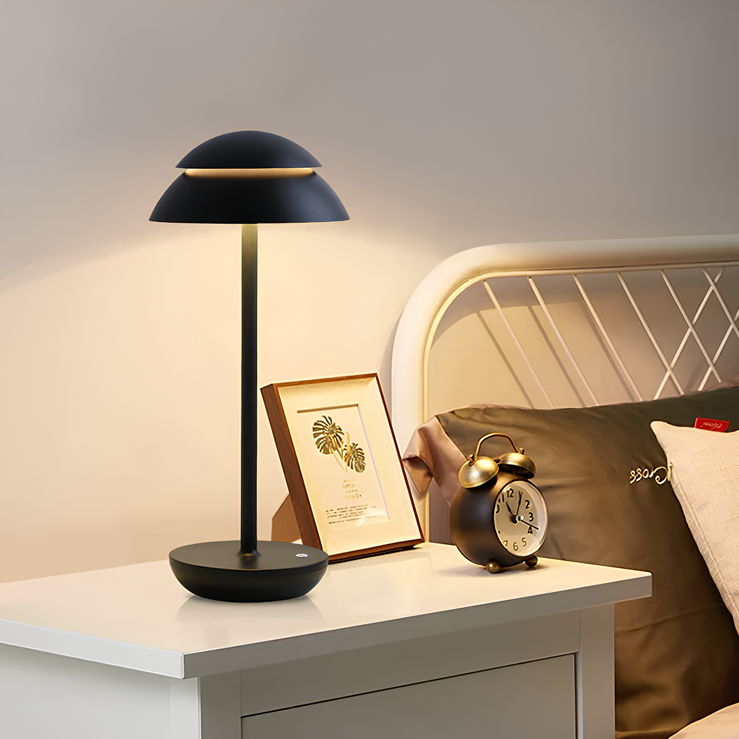 Stilvolle Aluminium-Tischlampe mit Dimmfunktion