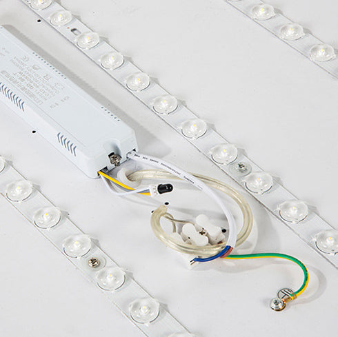 LED-Deckenlampe im modernen, abstrakten skandinavischen Stil