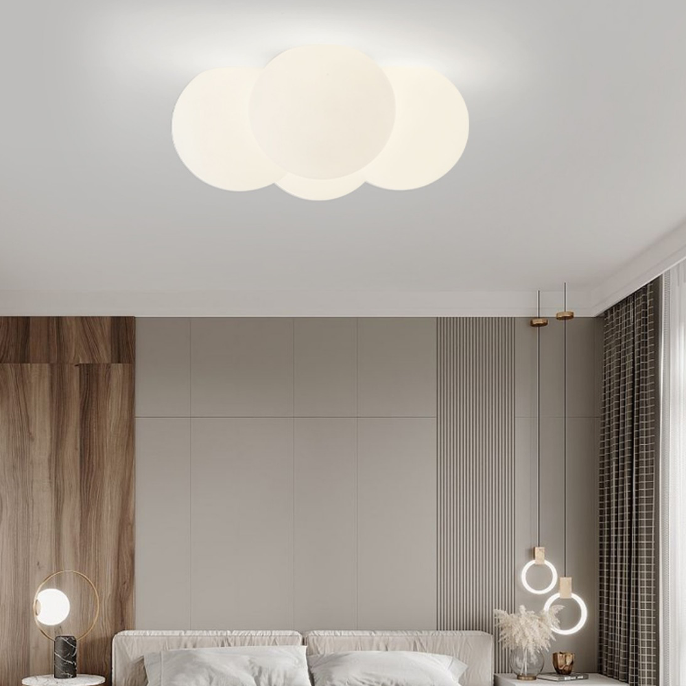 Weiße Deckenleuchte mit Wolken- und Blasendesign
