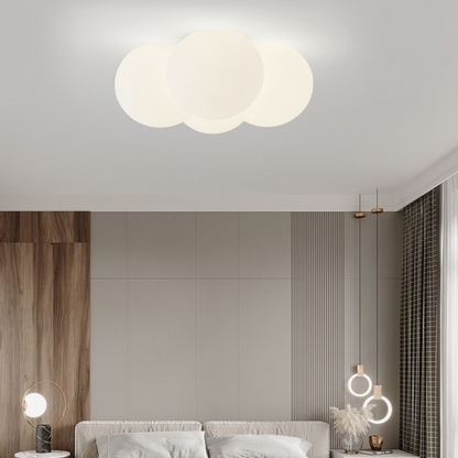 Weiße Deckenleuchte mit Wolken- und Blasendesign