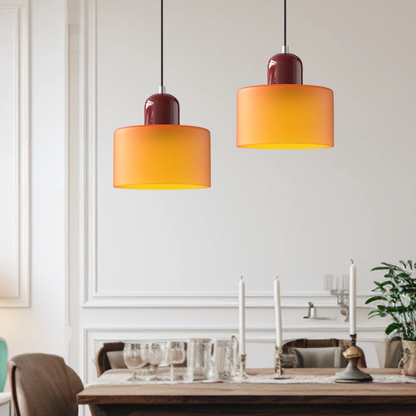 Stilvolle Retro-Hängelampe mit orangefarbenem Glasschirm und grüner Krone