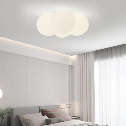 Weiße Deckenleuchte mit Wolken- und Blasendesign