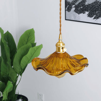 Elegante Glas-Hängelampe in Hibiskusblüten-Form mit stilvollem Design