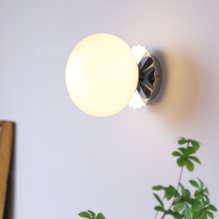 Moderne Wandlampe aus Glas und Eisen – erhältlich in Rosa, Beige und Weiß