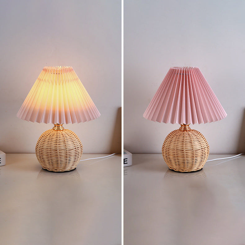 Skandinavische Tischlampe mit Stoffschirm – USB-Anschluss & stufenlose Dimmfunktion für die perfekte Stimmung