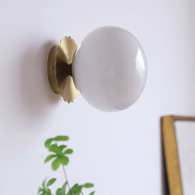 Moderne Wandlampe aus Glas und Eisen – erhältlich in Rosa, Beige und Weiß