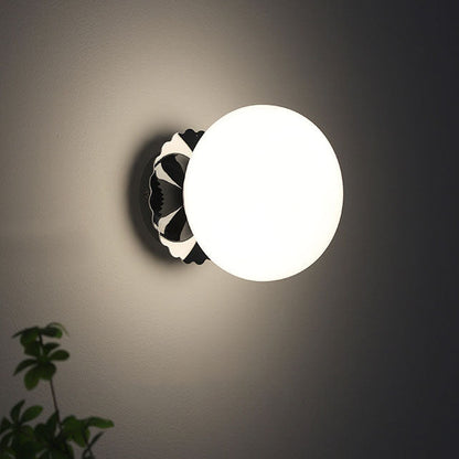 Moderne Wandlampe aus Glas und Eisen – erhältlich in Rosa, Beige und Weiß