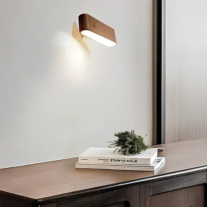 Elegante drehbare Wandleuchte mit magnetischer Halterung