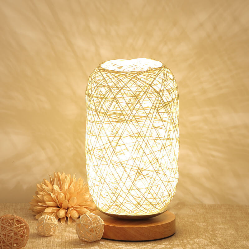 Industrielle Tischlampe aus Rattan und Holz – Japandi, minimalistisches Design und natürlicher Charme