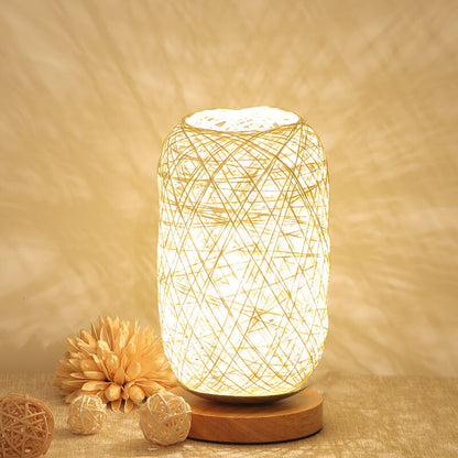Industrielle Tischlampe aus Rattan und Holz – Japandi, minimalistisches Design und natürlicher Charme