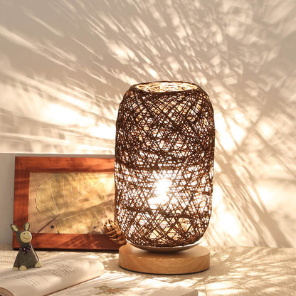 Industrielle Tischlampe aus Rattan und Holz – Japandi, minimalistisches Design und natürlicher Charme