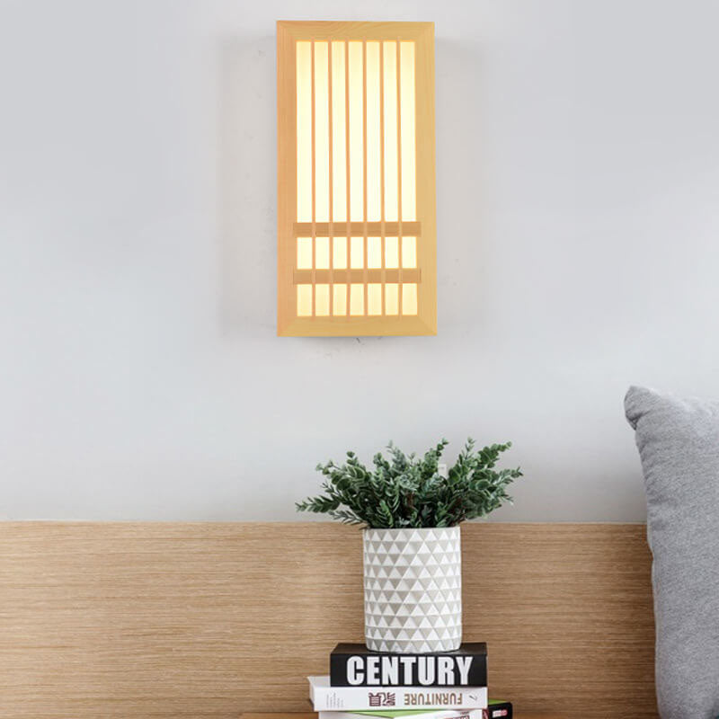 Moderne LED-Wandlampe aus Holz mit Beige- und Acrylakzenten
