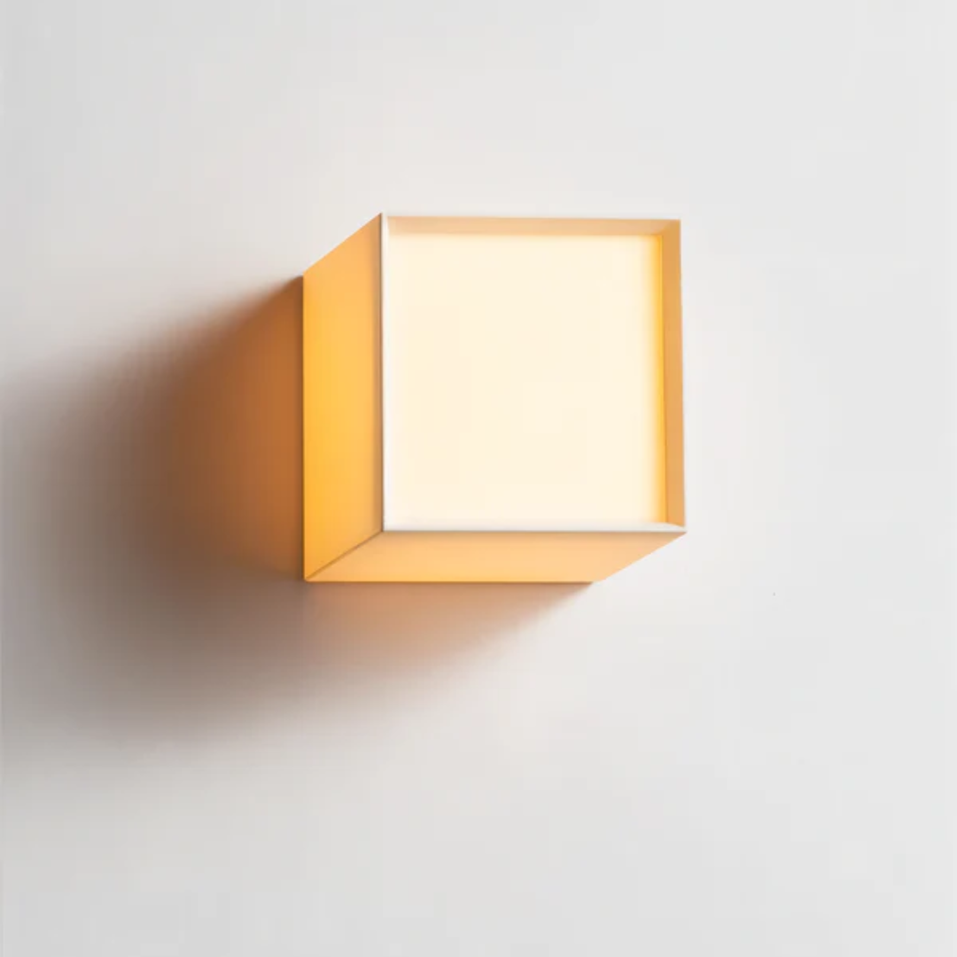 Japanische Wandleuchte im minimalistischen Stil mit elegantem Stoffschirm