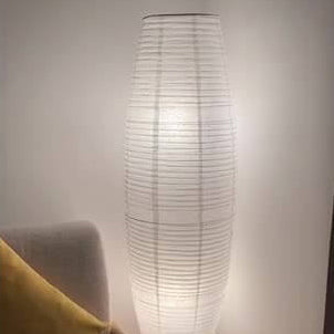 Moderne Japandi-Stehlampe mit Papierschirm