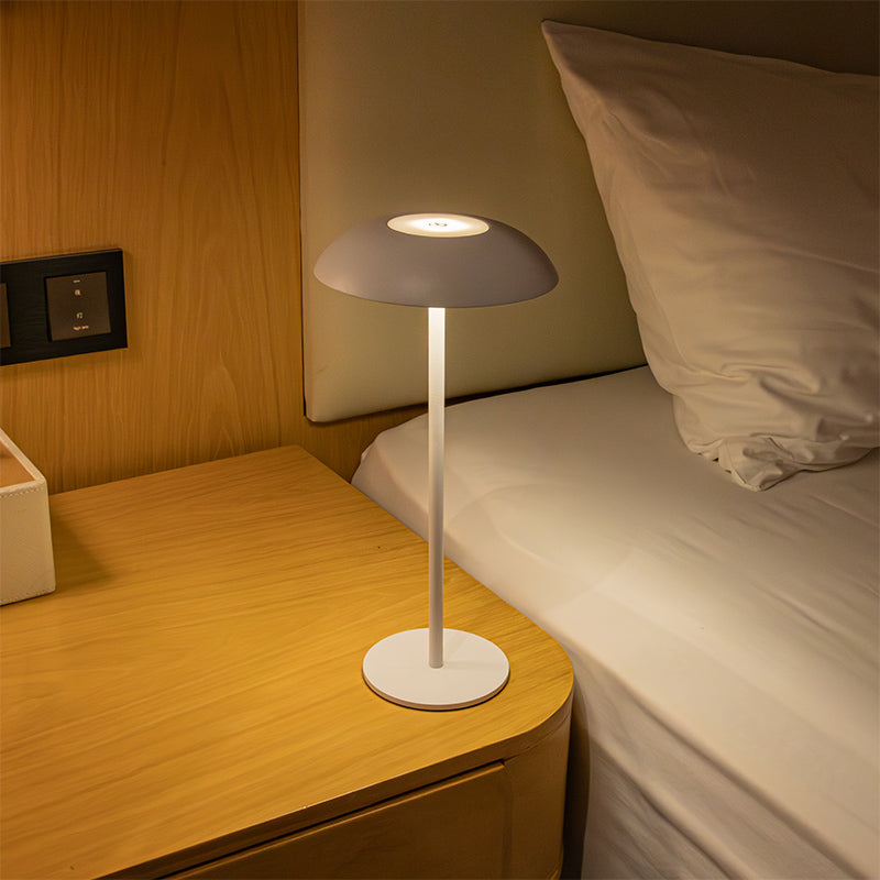 Ironia – Aufladbare Tischlampe aus Eisen mit Touch-Steuerung