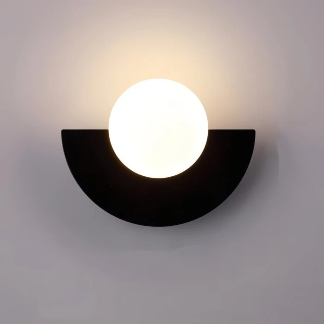 Künstlerische Designerlampe im skandinavischen Stil