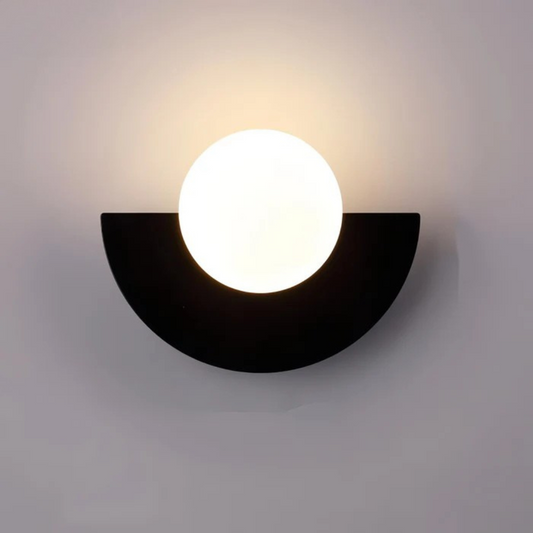 Künstlerische Designerlampe im skandinavischen Stil