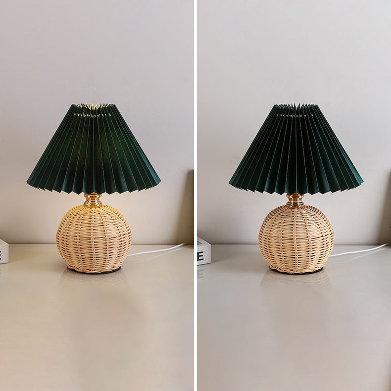 Skandinavische Tischlampe mit Stoffschirm – USB-Anschluss & stufenlose Dimmfunktion für die perfekte Stimmung