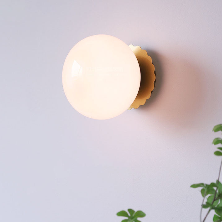 Moderne Wandlampe aus Glas und Eisen – erhältlich in Rosa, Beige und Weiß